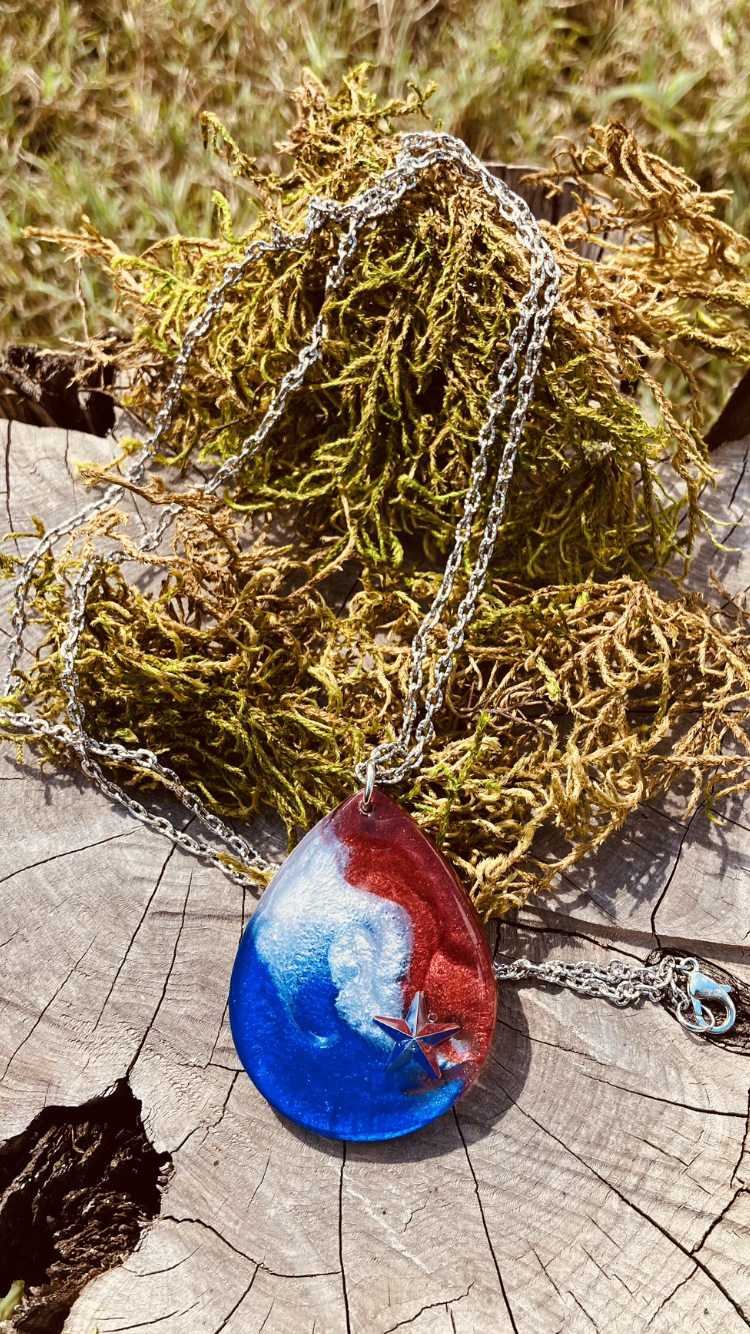 Texas Style Resin Necklace ( large )